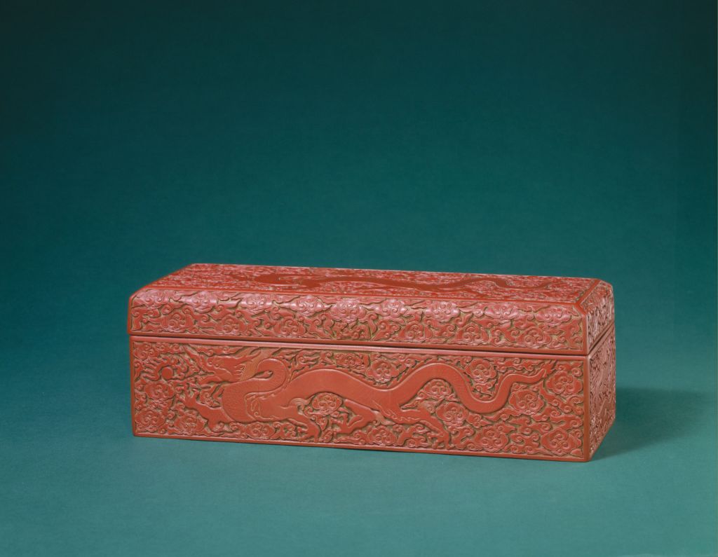 图片[1]-A rectangular box with red cloud and dragon patterns-China Archive